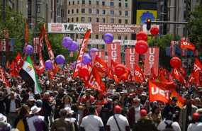 ep archivo   decenas de personas durante la manifestacion por el dia del trabajador a 1 de mayo de