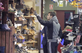 ep archivo   gente de compras en madrid