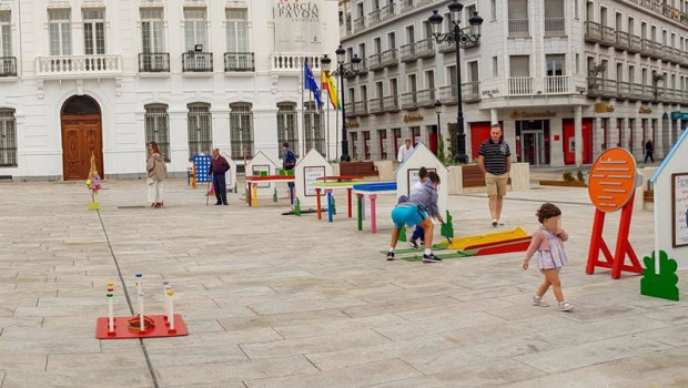 ep archivo   ninos jugando en una plaza