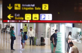 ep archivo   pasajeros en el aeropuerto madrid barajas adolfo suarez madrid