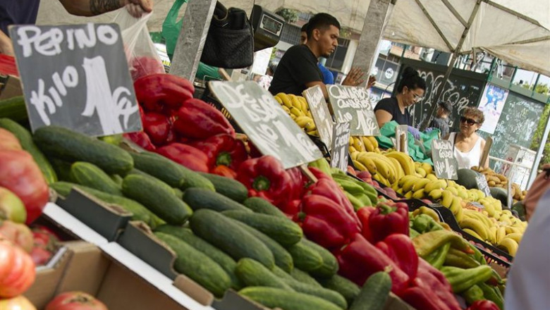 Archivo - Un puesto de frutas y verduras en mercadillo | Jesús Hellín - Europa Press - Archivo ep archivo un puesto de frutas y verduras en mercadillo