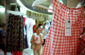 ep archivo   un vestido en la tienda de shein en la calle portal de lngel de barcelona a 30 de junio