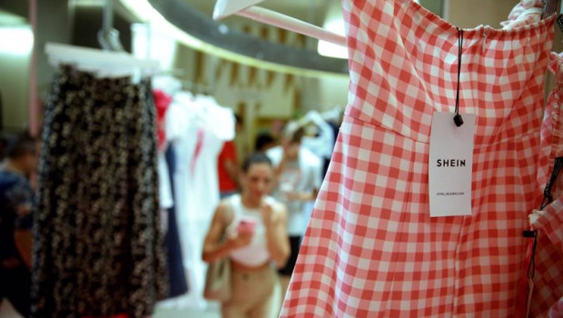 ep archivo   un vestido en la tienda de shein en la calle portal de lngel de barcelona a 30 de junio