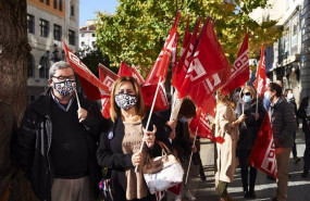 ep archivo   varias personas sostienen banderas de ccoo durante una concentracion en una imagen de