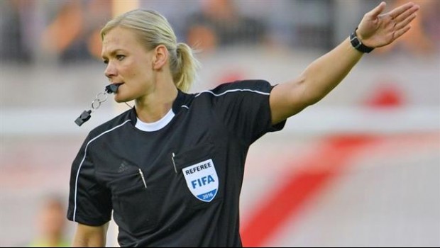 ep bibiana steinhaus primera mujer arbitrola bundesliga