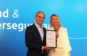 ep el director financiero de bankinter jacobo diez recibe la certificacion iso 27017 por el sistema