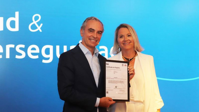 ep el director financiero de bankinter jacobo diez recibe la certificacion iso 27017 por el sistema