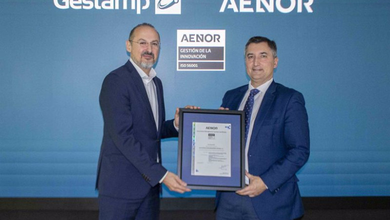ep el jefe de tecnologia e innovacion de gestamp ignacio marti y el director de desarrollo de ep el jefe de tecnologia e innovacion de gestamp ignacio marti y el director de desarrollo de