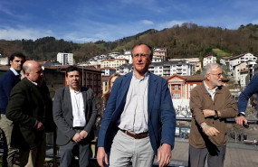 ep el presidente del pp vasco alfonso alonso junto a miembros de la formacion popular