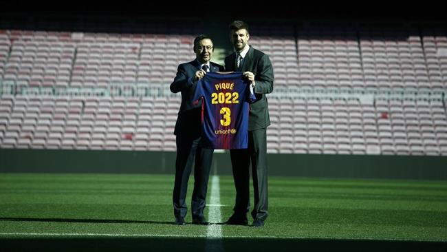 Gerard Piqué junto a Josep Maria Bartomeu | FCB ep gerard pique juntojosep maria bartomeu