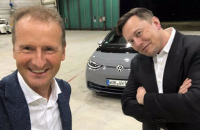 ep herbert diess y elon musk en el momento de la prueba
