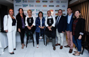 ep la chef susi diaz y la directora de comunicacion de la ong carmen gayo junto a los representantes