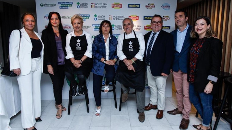 La chef Susi Díaz y la Directora de Comunicación de la ONG, Carmen Gayo, junto a los representantes de las compañías colaboradoras en la iniciativa. | ACCIÓN CONTRA EL HAMBRE ep la chef susi diaz y la directora de comunicacion de la ong carmen gayo junto a los representantes