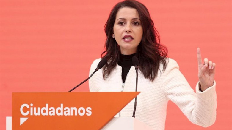 La portavoz de Ciudadanos en el Congreso, Inés Arrimadas, ofrece una rueda de prensa tras una reunión de la Comisión Gestora de Ciudadanos con la dirección del grupo parlamentario del partido en el Congreso de los Diputados, en la sede nacional de Ciudada | Eduardo Parra - Europa Press ep la portavoz de ciudadanos en el congreso ines arrimadas ofrece una rueda de prensa tras una