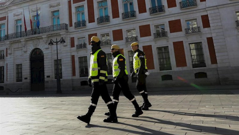 Militares de la UME pasean por Madrid para controlar quién sale de casa en plena crisis del coronavirus | Jesús Hellín - Europa Press ep militares de la ume pasean por madrid para controlar quien sale de casa en plena crisis del