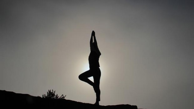 ep mujer practicando yoga