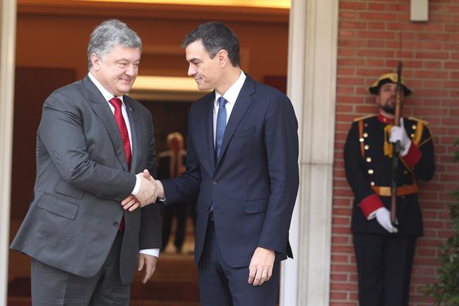ep pedro sanchez recibepresidenteucrania petro poroshenko