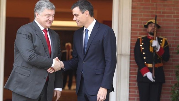 ep pedro sanchez recibepresidenteucrania petro poroshenko