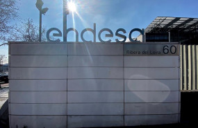 ep puerta de acceso de la sede de endesa en la calle de la ribera del loira madrid espana a 14 de 20200225093603