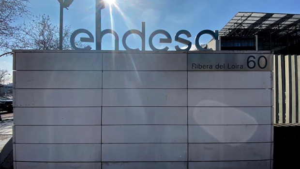 ep puerta de acceso de la sede de endesa en la calle de la ribera del loira madrid espana a 14 de 20200225093603