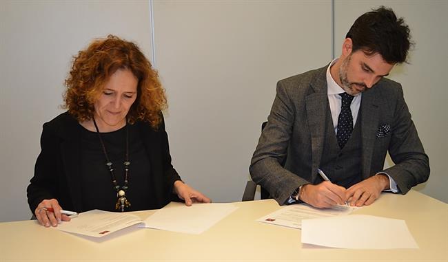 Rocío Ingelmo, directora de Asuntos Corporativos y Legales de Altadis, y Fernand | ALTADIS ep rocio ingelmo directoraasuntos corporativoslegalesaltadis y fernand
