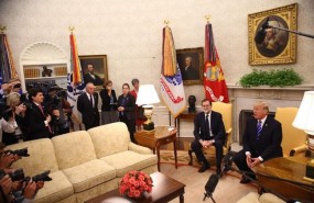 ep trumpreunerajoydespacho oval de la casa blanca