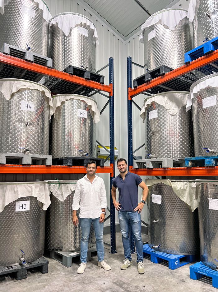 ral de frutos y fernando martn los ceo y fundadores de vver kombucha en la fbrica