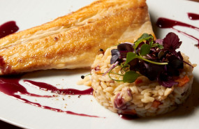 1578482702 lubina salvaje a la pimienta de sezchuan y salsa de vino tinto bjpg 1578482702 lubina salvaje a la pimienta de sezchuan y salsa de vino tinto bjpg