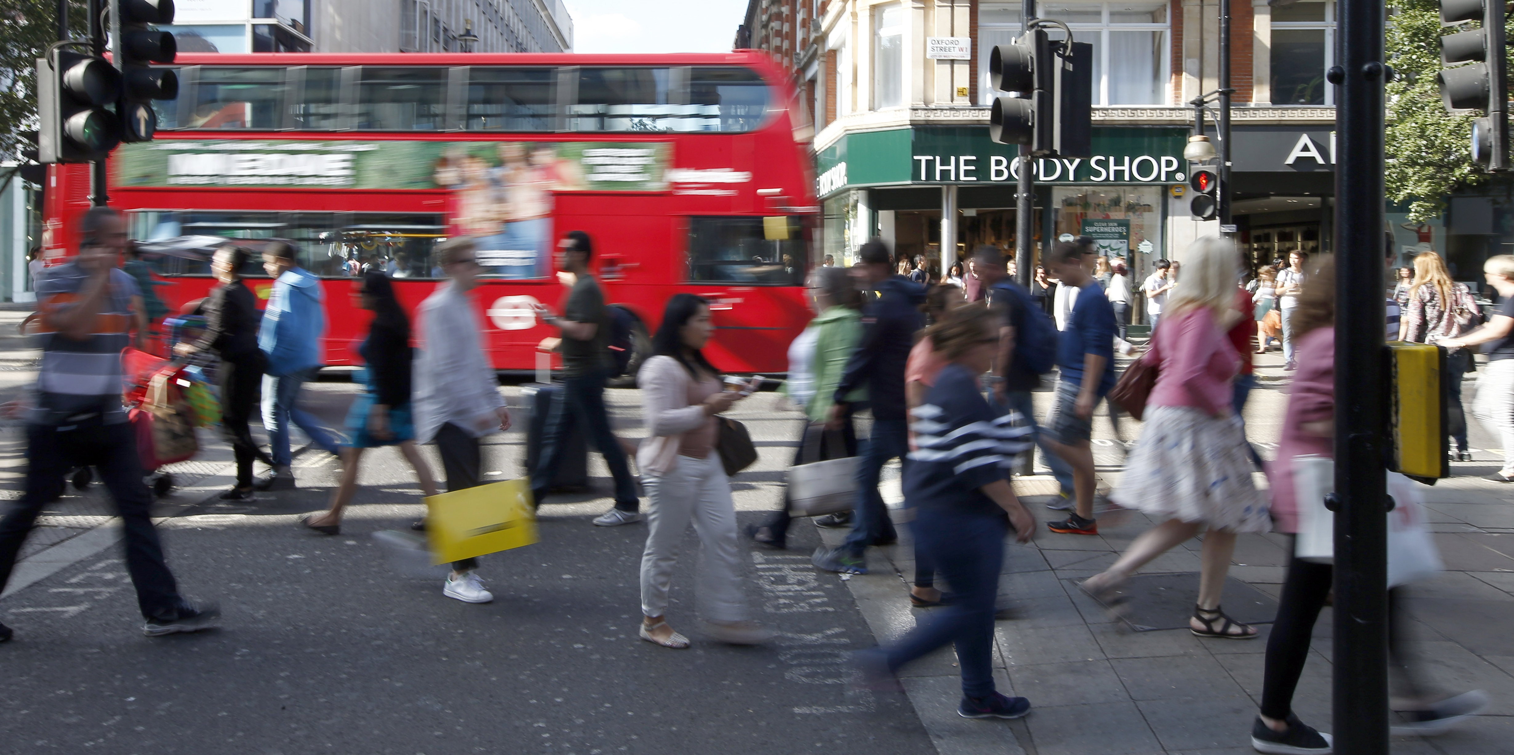 Las ventas minoristas de Reino Unido sorprenden negativamente al caer un 1,1% en octubre