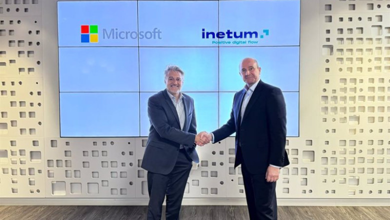 ep archivo   de izquierda a derecha el presidente de microsoft espana alberto granados y el