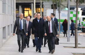 ep archivo   el magnate ruso mikhail fridman centro a su llegada a la audiencia nacional donde