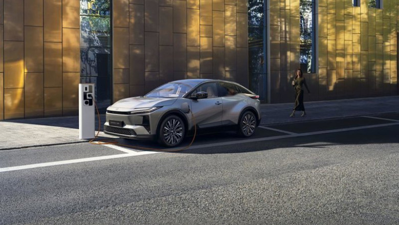 ep archivo   el toyota c hr arrasa en el mercado electrico espanol de abril por delante del dolphin