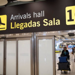 ep archivo   pasajeros procedentes de marruecos y otros destinos llegan al aeropuerto adolfo suarez
