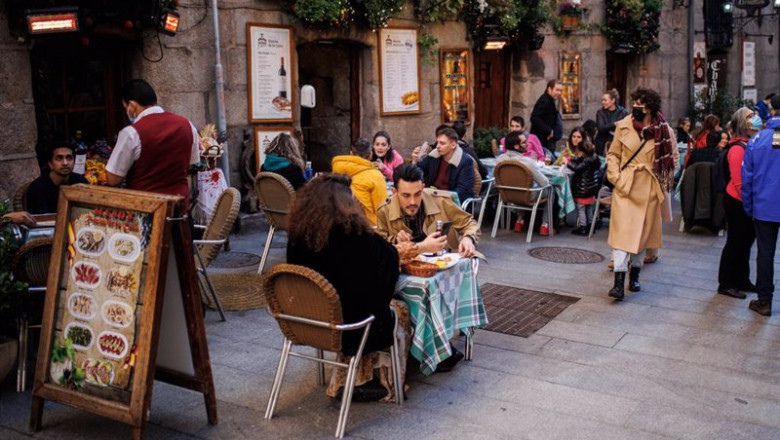ep ciudadanos en terrazas a pocas horas de nochevieja a 31 de diciembre de 2021 en madrid espana ep ciudadanos en terrazas a pocas horas de nochevieja a 31 de diciembre de 2021 en madrid espana