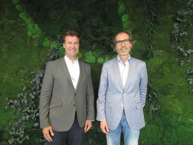 ep eduardo recoder de astrazeneca espana y bernardo valdivieso de hospitalfe