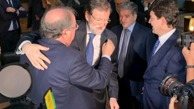ep el expresidente del gobierno mariano rajoy saluda al expresidente de la junta juan vicente