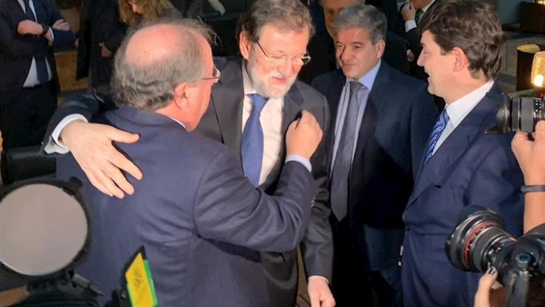 ep el expresidente del gobierno mariano rajoy saluda al expresidente de la junta juan vicente