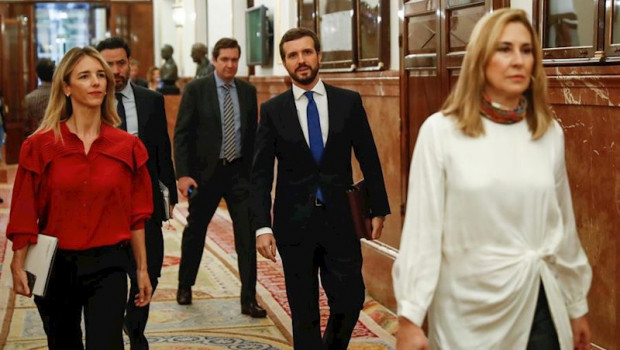 ep el lider del pp pablo casado junto a la portavoz del grupo popular cayetana alvarez de toledo y