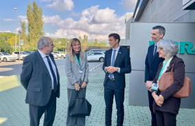 ep el ministro de industria y turismo jordi hereu con otros represenantes de la empresa e