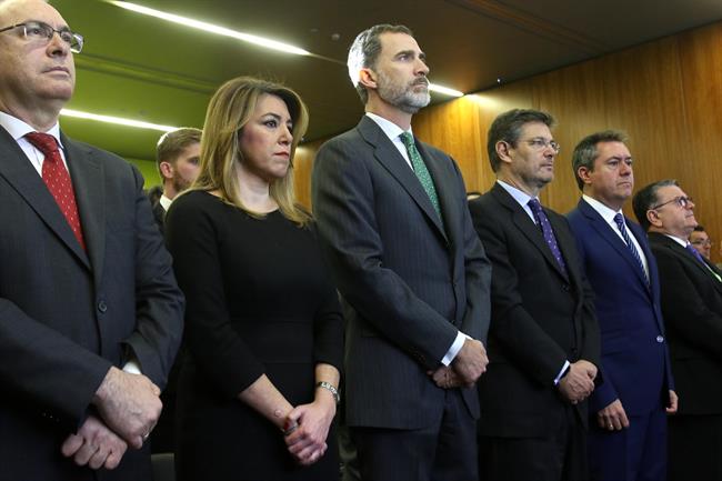 Felipe VI, Susana Díaz y Rafael Catalá guardan un minuto de silencio por Gabriel | EUROPA PRESS ep felipe vi susana diazrafael catala guardanminutosilenciogabriel