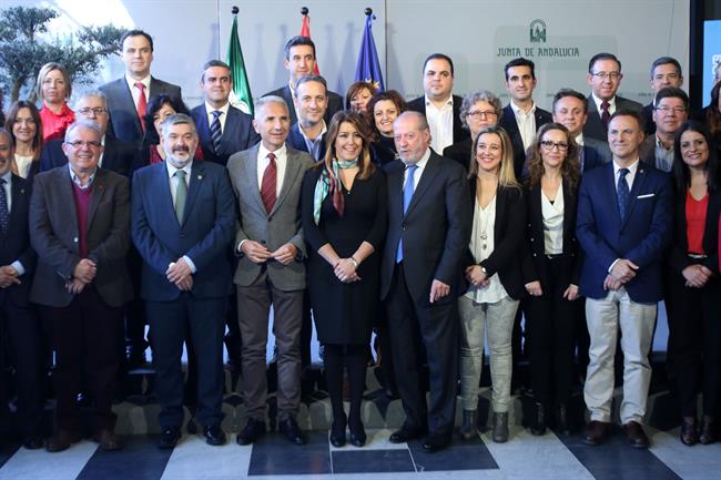 Firma de adhesión de municipios al programa 'Enrédate' | EUROPA PRESS ep firmaadhesionmunicipiosprograma enredate
