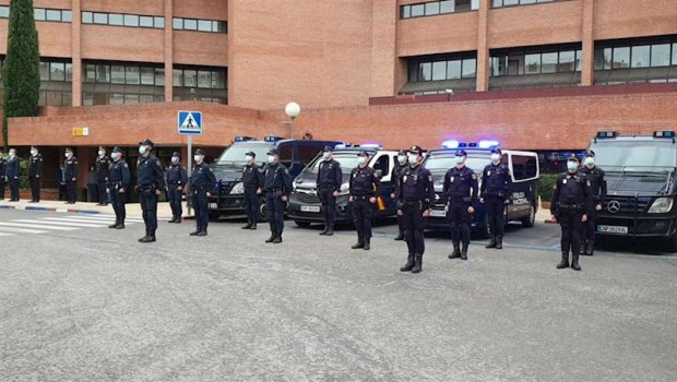 ep homenaje de policias al primer agente nacional destinado en madrid muerto por coronavirus