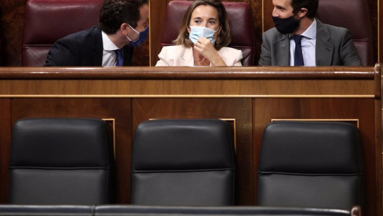 (I-D) Los diputados del PP Teodoro García Egea, Cuca Gamarra y Pablo Casado charlan en sus escaños durante una sesión plenaria en el Congreso | EUROPA PRESS/E. Parra. POOL - Europa Press ep i-d los diputados del pp teodoro garcia egea cuca gamarra y pablo casado charlan en sus escanos