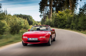 ep imagen de un mx-5 clasico de mazda