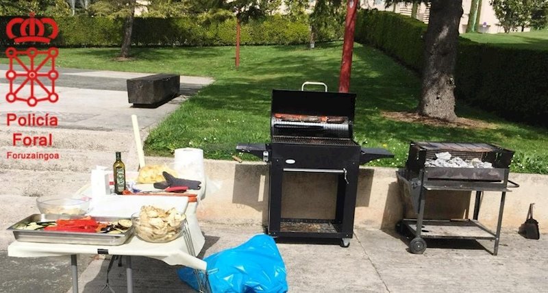 Imagen de una barbacoa por la que hn sido denunciadas cinco personas en Navarra durante el estado de alarma por el coronavirus. | POLICÍA FORAL ep imagen de una barbacoa por la que hn sido denunciadas cinco personas en navarra durante el estado
