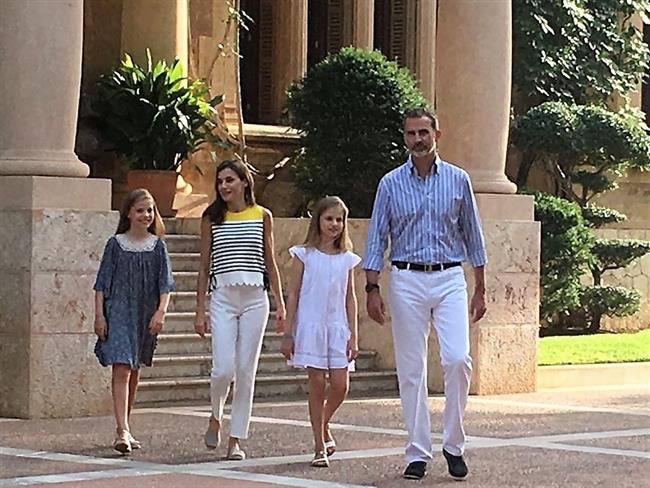 La Familia Real en su tradicional posado en Marivent | EUROPA PRESS ep la familia realsu tradicional posadomarivent