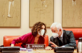 ep la ministra de hacienda y funcion publica maria jesus montero cuadrado conversa con el presidente
