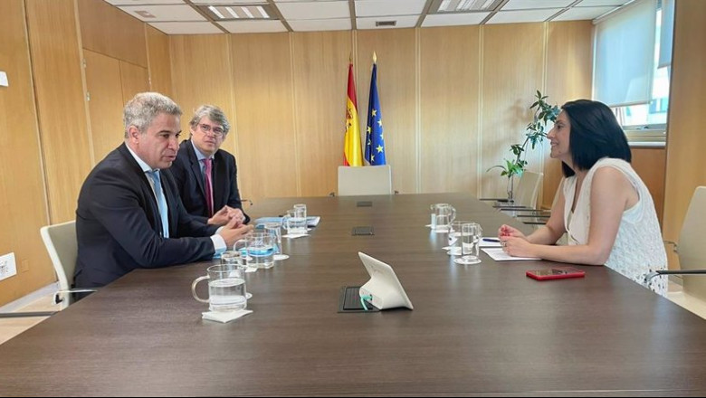 La secretaria de Estado de Industria, Rebeca Torró, el presidente de Ganvam, Raúl Palacios y el director general de Ganvam, Fernando Miguélez. | GANVAM ep la secretaria de estado de industria rebeca torro el presidente de ganvam raul palacios y el