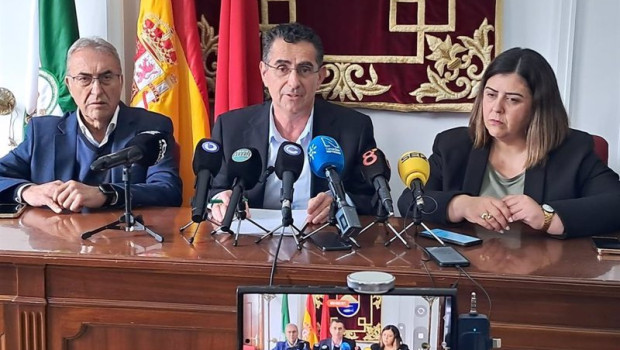 ep los alcaldes de barbate y tarifa miguel molina y jose santos perea y la alcaldesa de conil ep los alcaldes de barbate y tarifa miguel molina y jose santos perea y la alcaldesa de conil