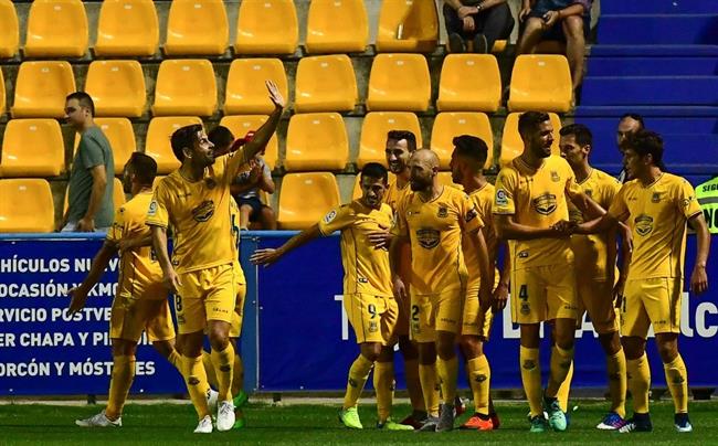Los futbolistas del Alcorcón celebran un gol | @AD_ALCORCON ep los futbolistasalcorcon celebrangol